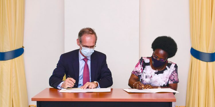 Government of Uganda and Total sign key oil pipeline agreement in Entebbe