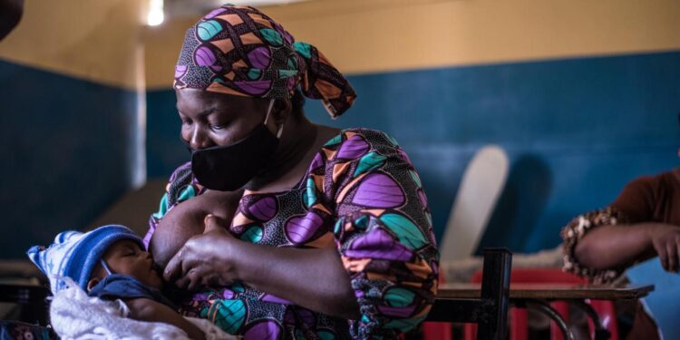 A mother breastfeeding (UNICEF)