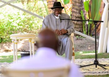 Museveni meets Goodluck Jonathan in Entebbe. Museveni held meetings with the former President of Nigeria who is in Uganda on a working visit.