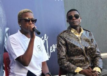 Singer Jose Chameleon fires his first female manager Bijou and rehires Mutima.