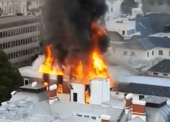 Huge Fire guts South Africa Parliament. A major fire has broken out in the South African Parliament building in Cape Town.
