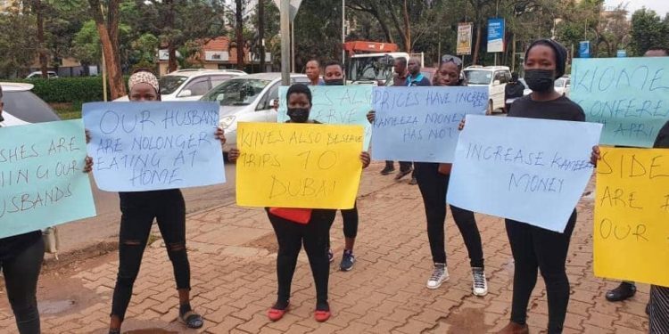 Besigye rallies women behind Kameeza money protests